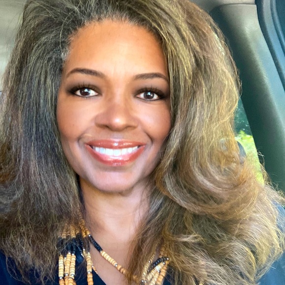 Meet your Posher, Joelle - Picture 1 of 1